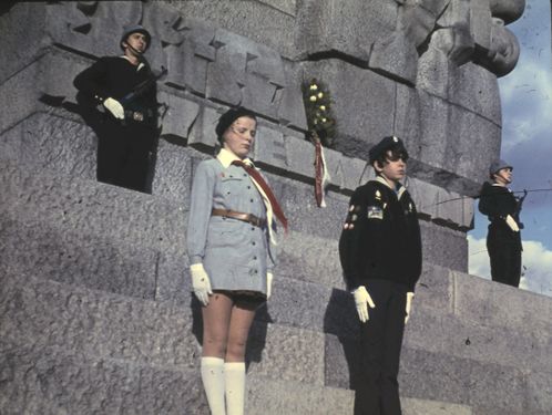 1972 Westerplatte. Sztandar dla Szczepu SP 30. Watra 009 fot. Z.Żochowski.jpg