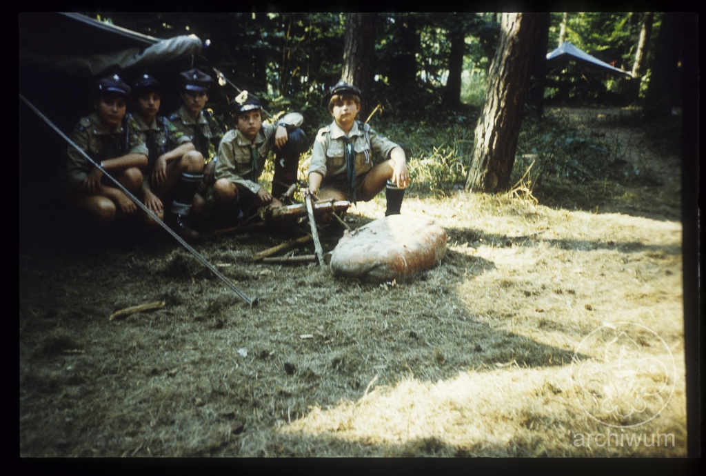 Plik:1990 jezioro Rokiet Obóz 3NDH Niepołomni 22.jpg