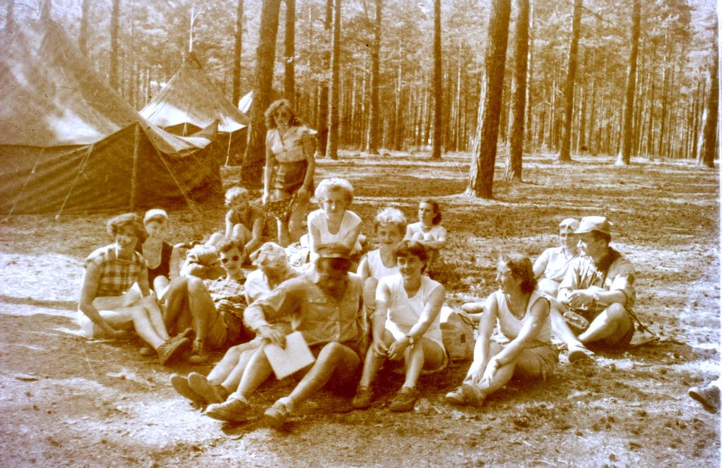 Plik:1956-60 Obóz harcerzy z Gdyni. Watra036 fot. Z.Żochowski.jpg