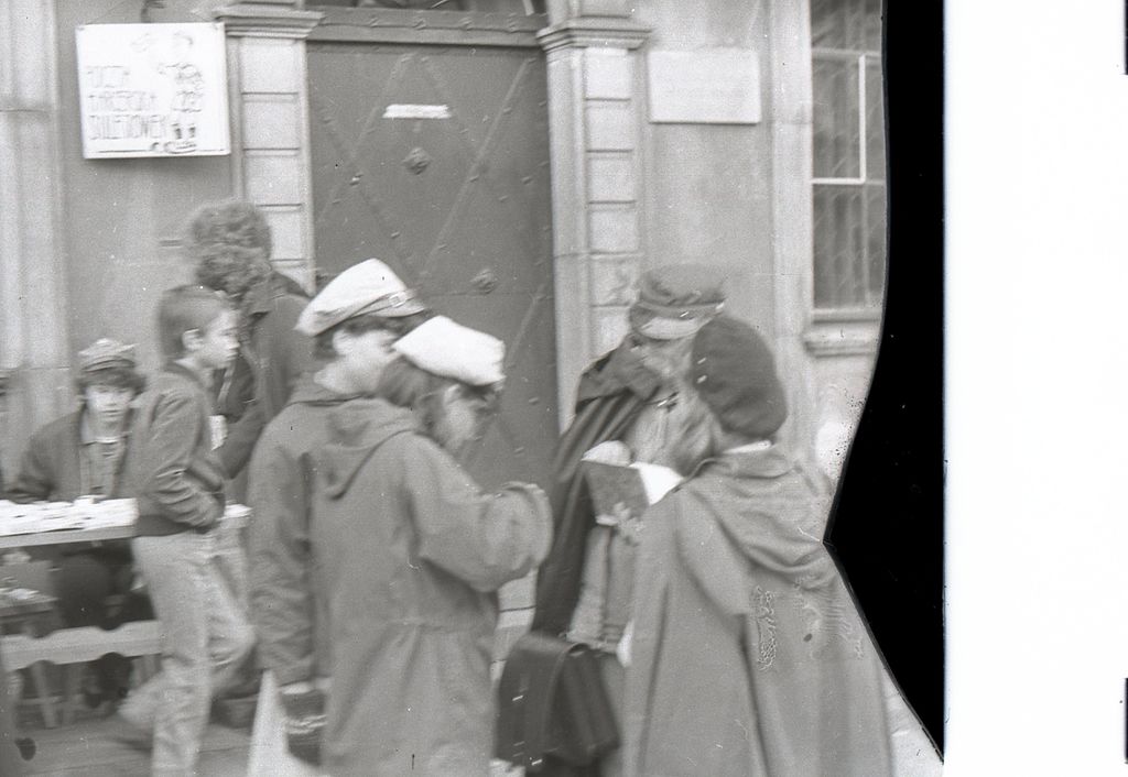 Plik:1983 1-2 X Odsłonięcie pomnika Małego Powstańca. Szarotka023 fot. J.Kaszuba.jpg