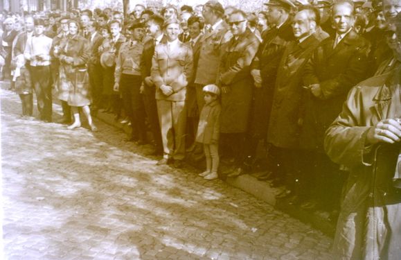 1966 Odsłonięcie pomnika harcerzy w Gdyni. Watra 041 fot. Z.Żochowski.jpg