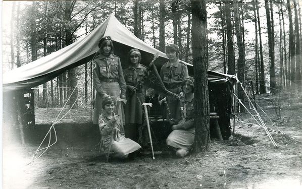 1977 Miedzno. Obóz stały Szczepu SP 10 Gdynia. 22 GDH142 fot. D.Zabrocki.jpg