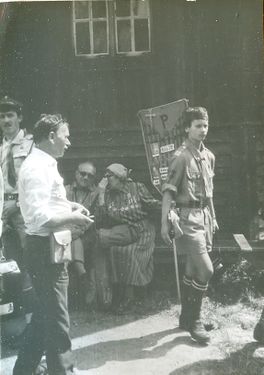 1984 Szczawa. Zlot byłych partyzantów AK z udziałem harcerzy. Szarotka040 fot. J.Kaszuba.jpg