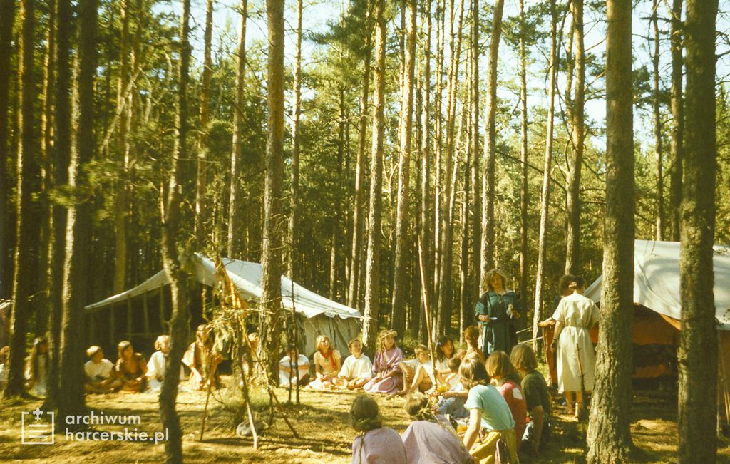 Plik:1991-07 Obóz Avalon. jez. Czyste. Poj.Kaszubskie. Szarotka 068 fot. J.Kaszuba.jpg