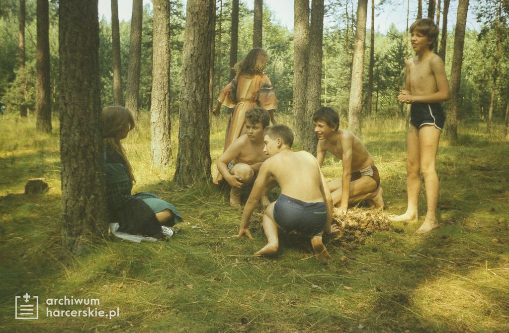 Plik:1991-07 Obóz Avalon. jez. Czyste. Poj.Kaszubskie. Szarotka 015 fot. J.Kaszuba.jpg