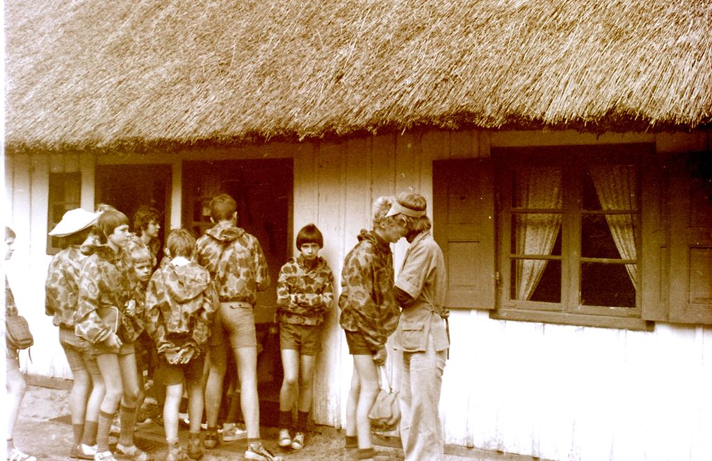 Plik:1976 Obóz wedrowny Jantar. Pobrzeżem Bałtyku. Watra 009 fot. Z.Żochowski.jpg