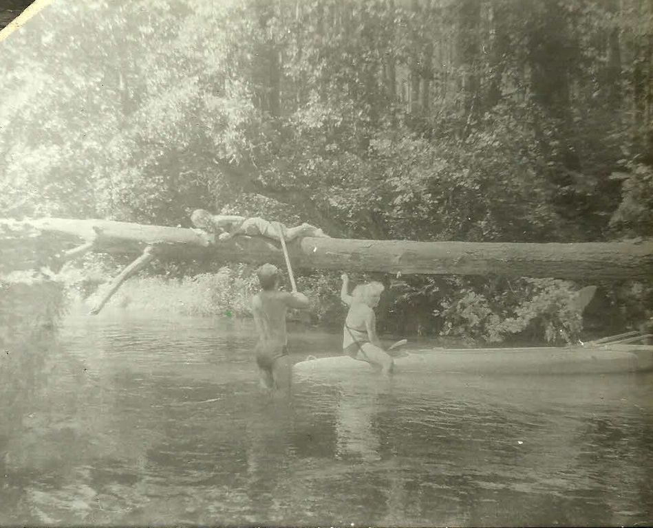 Plik:1989-08 Spływ kajakowy. Wda. Szarotka049 fot. J.Kaszuba.jpg