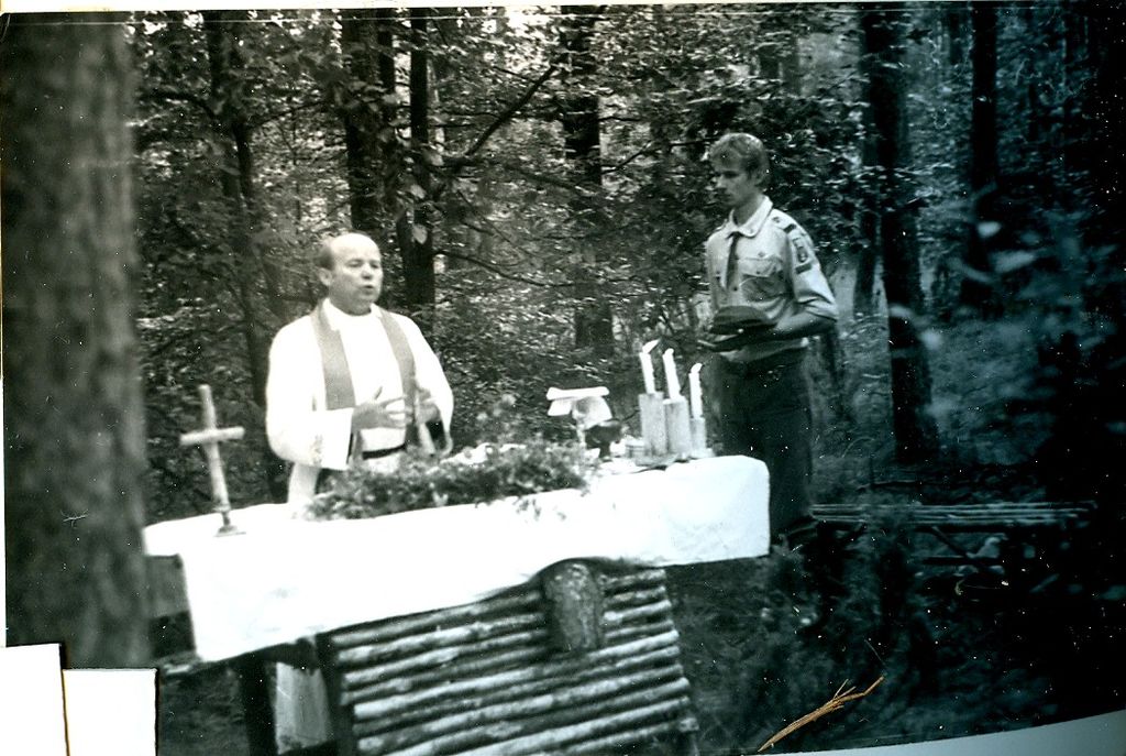Plik:1987-07 Sąpy. jez.Jeziorak. Obóz Gniazdo. Szarotka 143 fot. J.Kaszuba.jpg