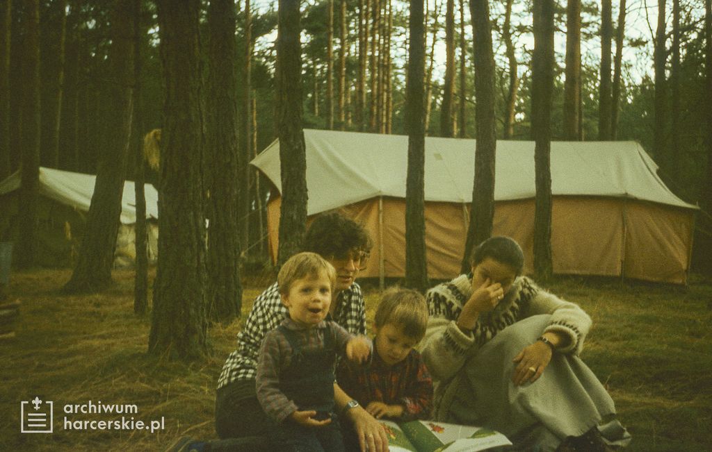 Plik:1991-07 Obóz Avalon. jez. Czyste. Poj.Kaszubskie. Szarotka 034 fot. J.Kaszuba.jpg