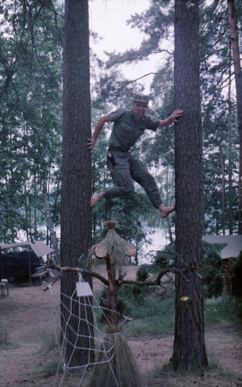 Plik:1991 Obóz Avalon. Jez. Czyste. Szarotka 216 fot. J.Kaszuba.jpg