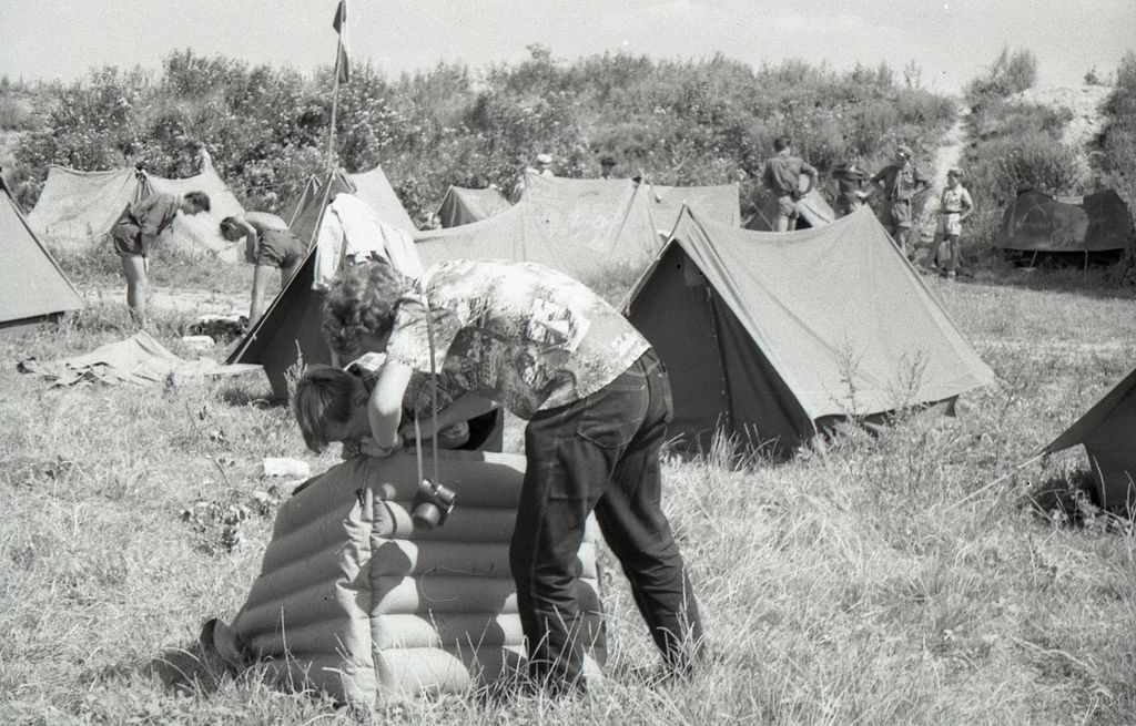 Plik:1957-58 Obóz stały w Bieszczadach. Watra 179 fot. Z.Żochowski.jpg