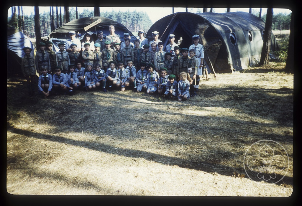 Plik:1990 jezioro Rokiet Obóz 3NDH Niepołomni 24.jpg