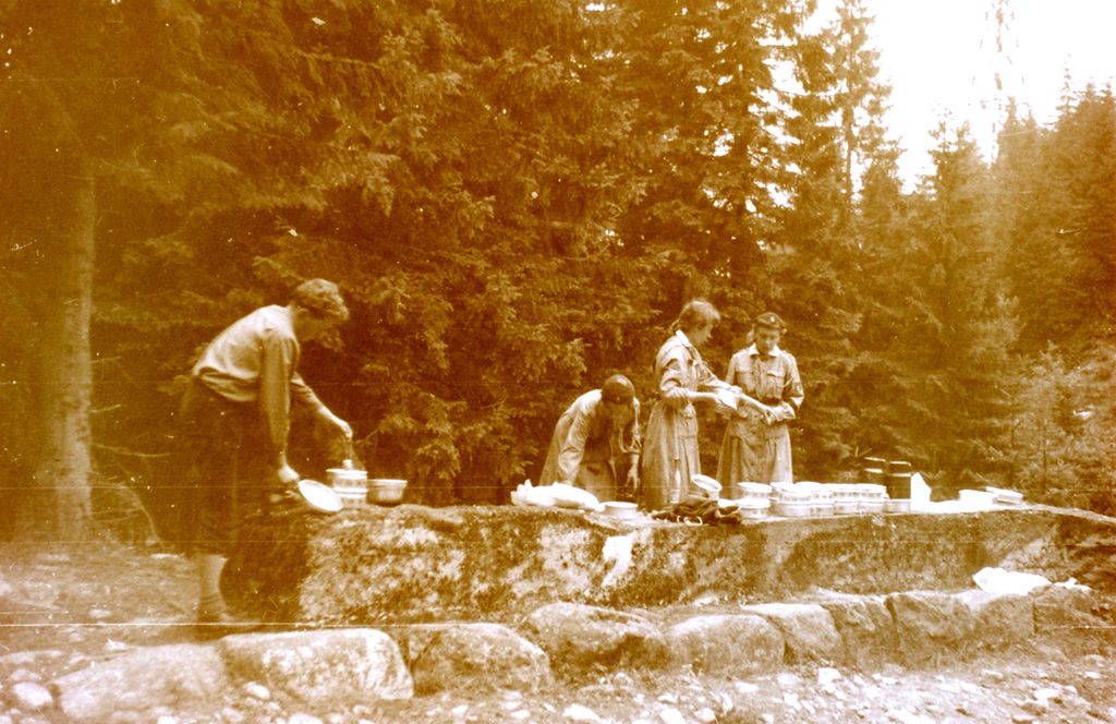 Plik:1956-60. Obóz w Tatrach. Watra 031 fot. Z.Żochowski.jpg