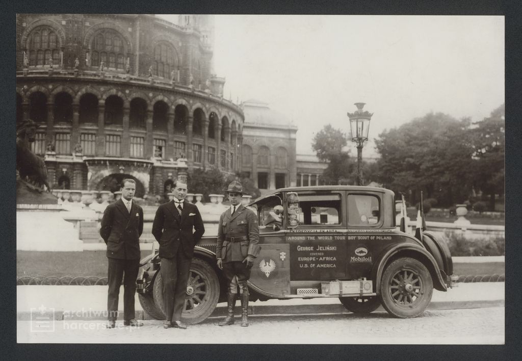 Plik:1928-10-12 Francja Paryż Troccadero.jpg