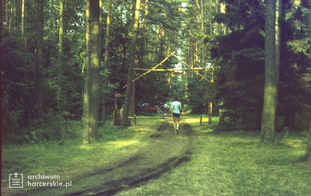 Plik:1987-07 Sąpy. jez.Jeziorak.Obóz Gniazdo. Szarotka 020 fot. J.Kaszuba.jpg