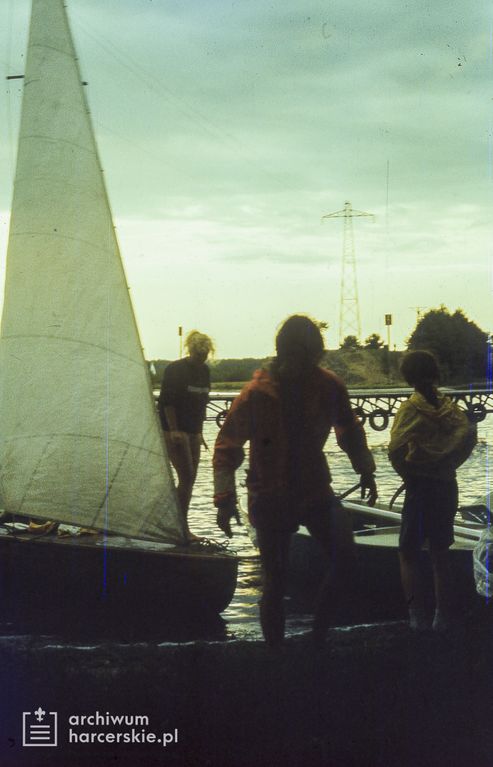 Plik:1989-08 Spływ kajakowy. Wda. Szarotka 033 fot. J.Kaszuba.jpg