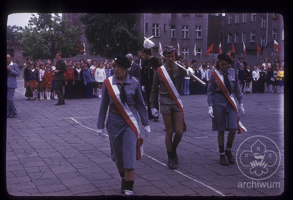 Plik:1979-05 Gdansk wreczenie sztandaru Hufiec Wrzeszcz 28.jpg