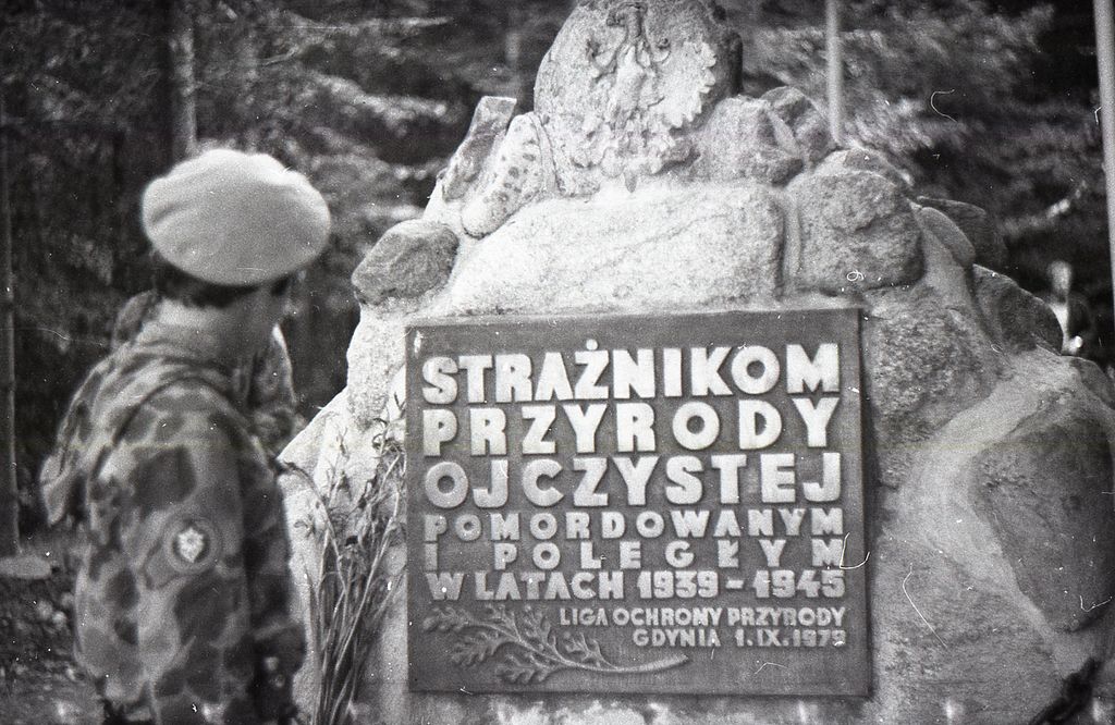 Plik:1980 Rajd Turysta Sprawny do obrony. Gdynia. Szarotka007 fot. J.Kaszuba.jpg