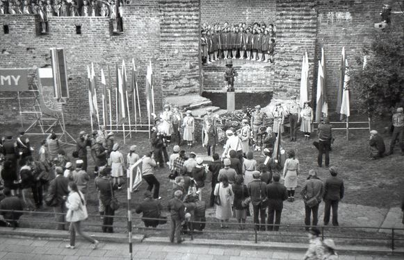 1983 1-2 X Odsłonięcie pomnika Małego Powstańca. Szarotka008 fot. J.Kaszuba.jpg