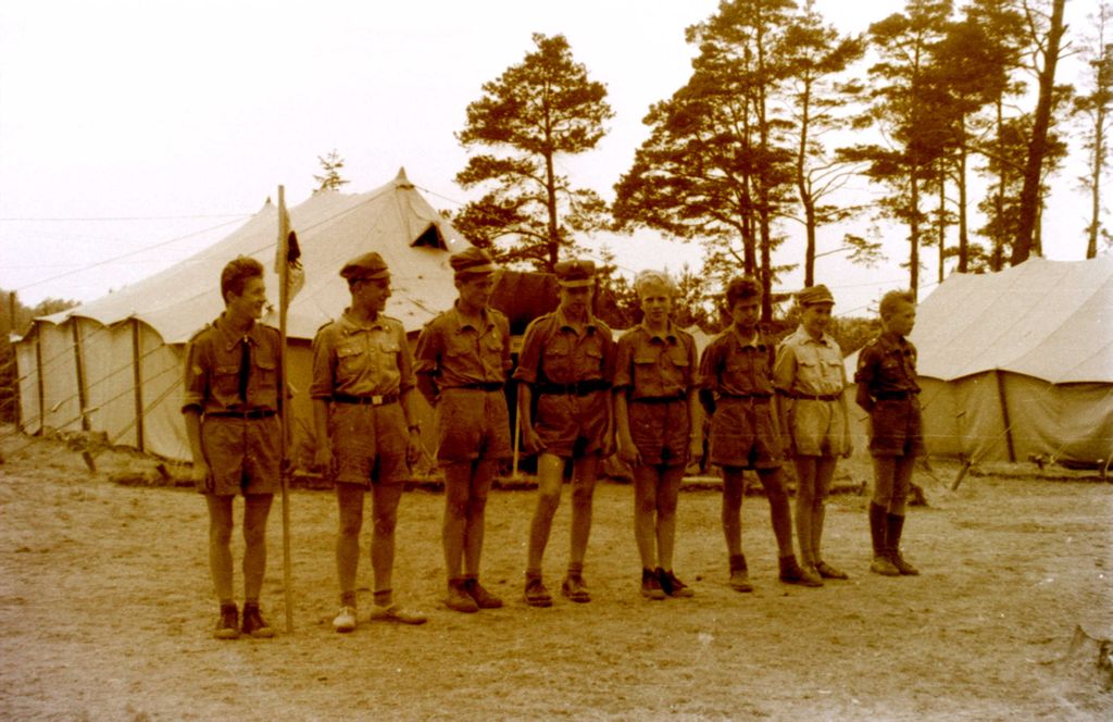 Plik:1956-60 Obóz harcerzy z Gdyni. Watra057 fot. Z.Żochowski.jpg