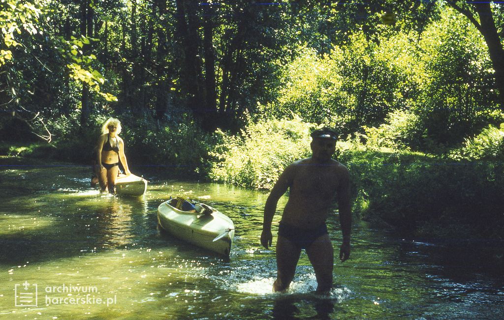 Plik:1989-08 Spływ kajakowy. Wda. Szarotka 008 fot. J.Kaszuba.jpg