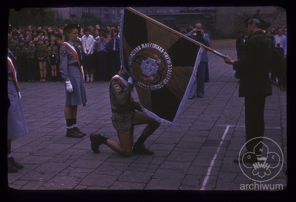 Plik:1979-05 Gdansk wreczenie sztandaru Hufiec Wrzeszcz 21.jpg