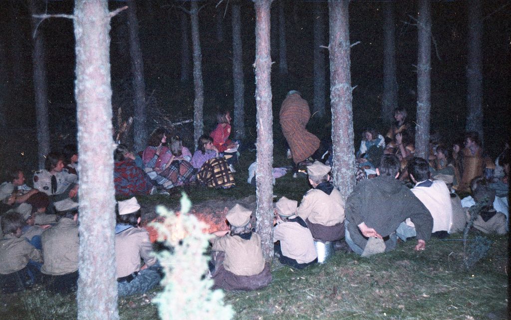 Plik:1991 Obóz Avalon. Jez. Czyste. Szarotka 267 fot. J.Kaszuba.jpg