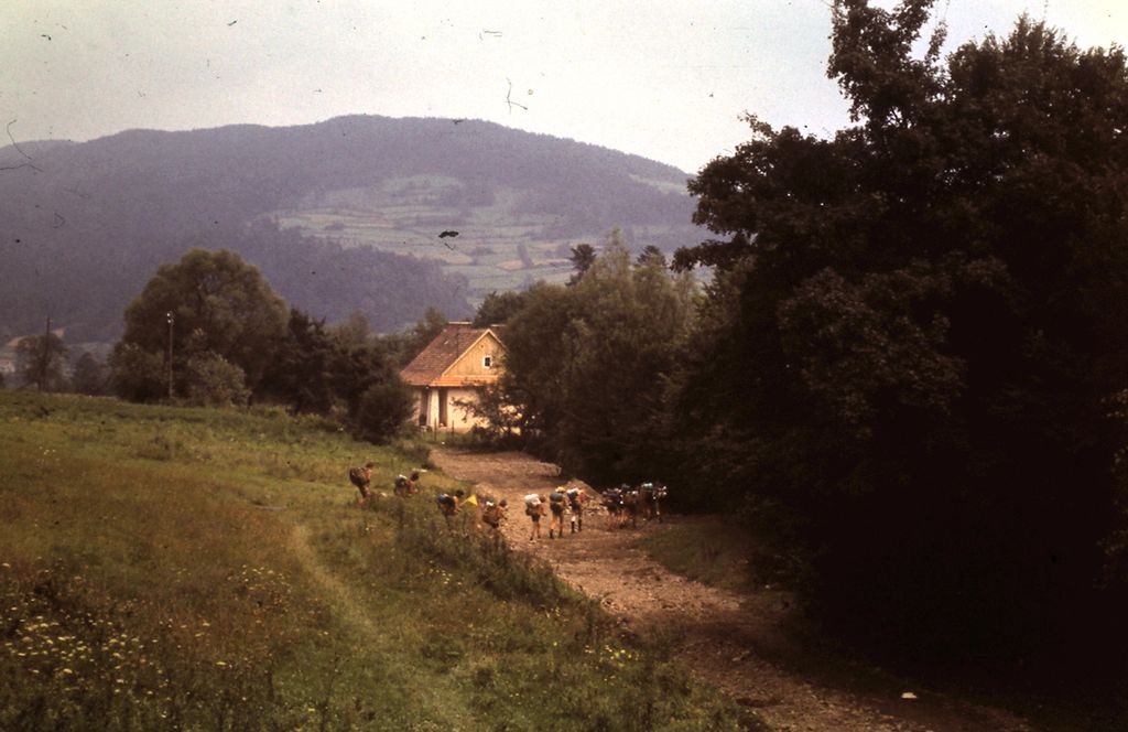 Plik:1974 Obóz wedrowny. Bieszczady . Watra 003 fot. Z.Żochowski.jpg