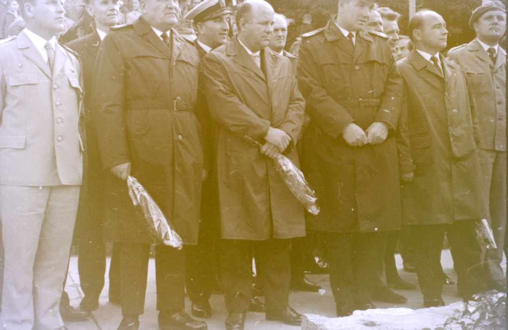 Plik:1966 Odsłonięcie pomnika harcerzy w Gdyni. Watra 014 fot. Z.Żochowski.jpg