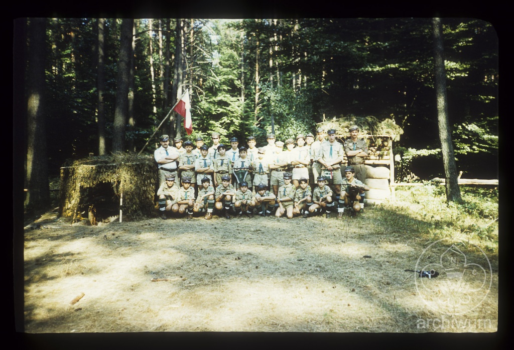 Plik:1990 jezioro Rokiet Obóz 3NDH Niepołomni 40.jpg
