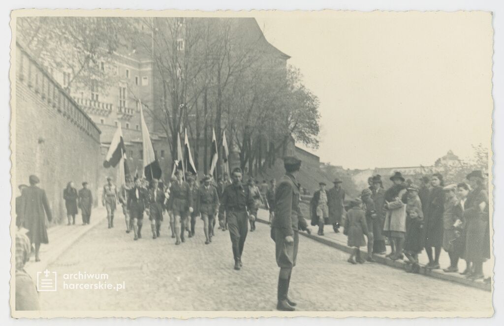 Plik:1945-46 Kraków harcerze MM 012.jpg