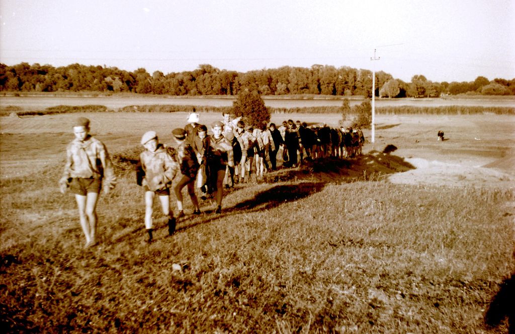 Plik:1966-69 Obóz wędrowny Wyspa Wolin, Szczecin. Watra 007 fot. Z.Żochowski.jpg