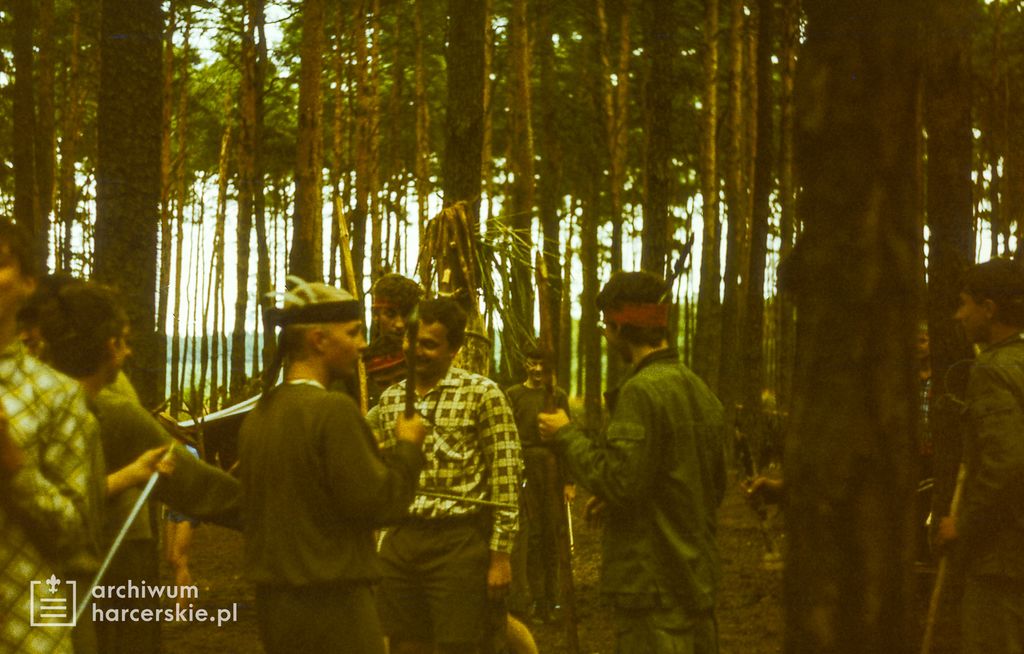 Plik:1986-07 Miały. Puszcza Notecka. Obóz Rezerwat. Szarotka 036 fot. J.Kaszuba.jpg