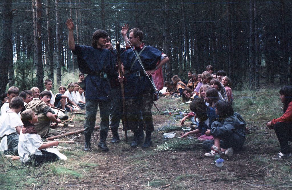 Plik:1991 Obóz Avalon. Jez. Czyste. Szarotka 208 fot. J.Kaszuba.jpg