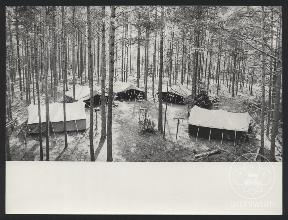 Plik:1974-08 Pidun Obóz 208WDHiZ zdj1 (1).jpg