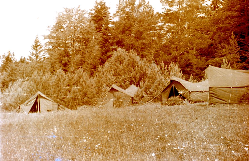 Plik:1957-58 Obóz stały w Bieszczadach. Watra 131 fot. Z.Żochowski.jpg