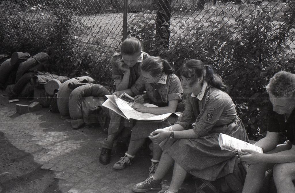Plik:1957-62 Obóz wędrowny Tatry Polskie i Słowackie. Watra 008 fot. Z.Żochowski.jpg