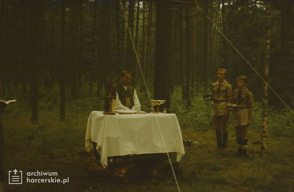Plik:1988-07 Obóz Uroczysko. jez. Gant. Mazury. Szarotka027 fot. J.Kaszuba.jpg