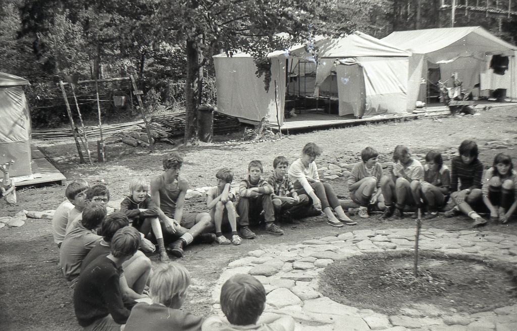 Plik:1983 Lipowa Zimnik. Obóz Puszcza II. Szarotka045 fot. J.Kaszuba.jpg