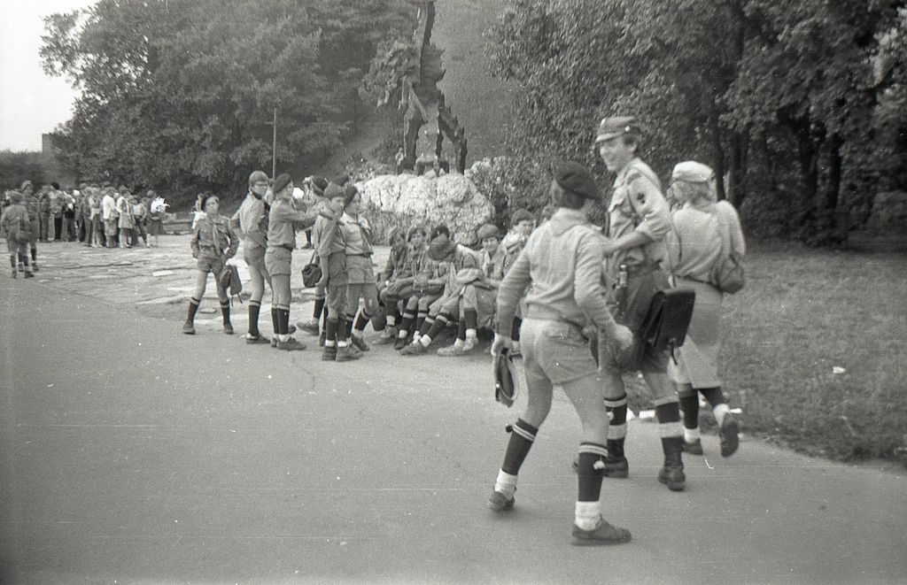 Plik:1983 Lipowa Zimnik. Obóz Puszcza II. Szarotka108 fot. J.Kaszuba.jpg