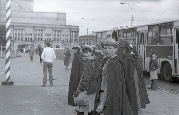1983 1-2 X Odsłonięcie pomnika Małego Powstańca. Szarotka031 fot. J.Kaszuba.jpg