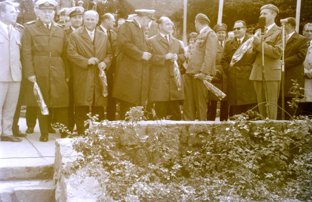 Plik:1966 Odsłonięcie pomnika harcerzy w Gdyni. Watra 011 fot. Z.Żochowski.jpg