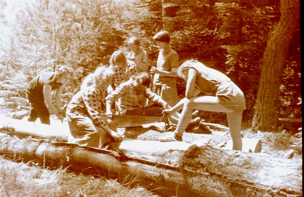 Plik:1957-58 Obóz stały w Bieszczadach. Watra 141 fot. Z.Żochowski.jpg
