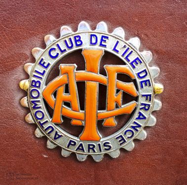 1926 28 Jerzy Jeliński podróż dookoła świata odznaki automobilowe Paris.jpg