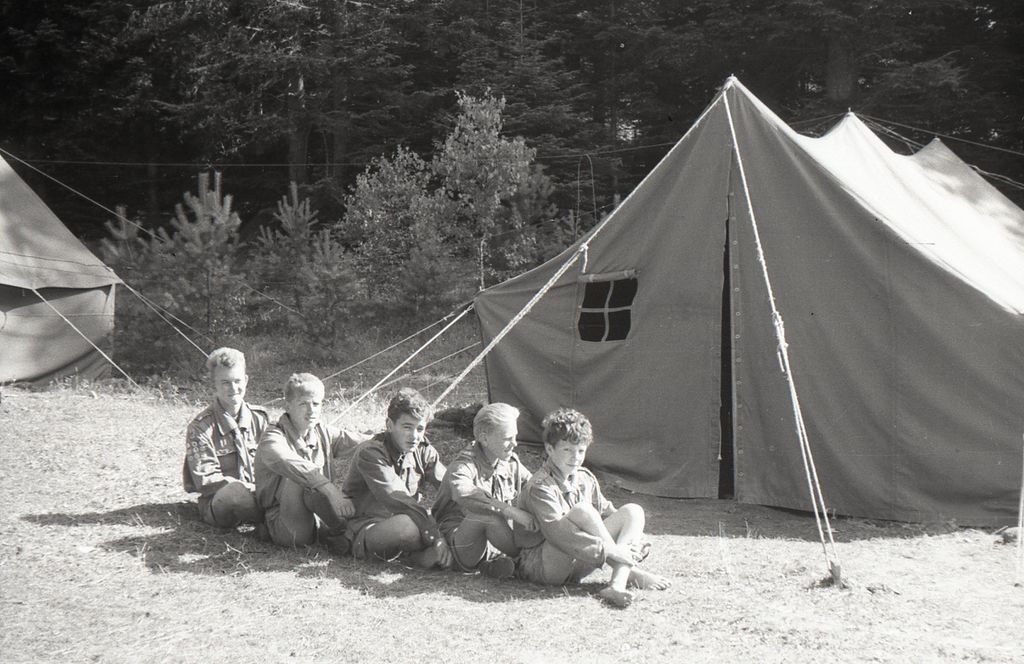 Plik:1957-58 Obóz stały w Bieszczadach. Watra 167 fot. Z.Żochowski.jpg