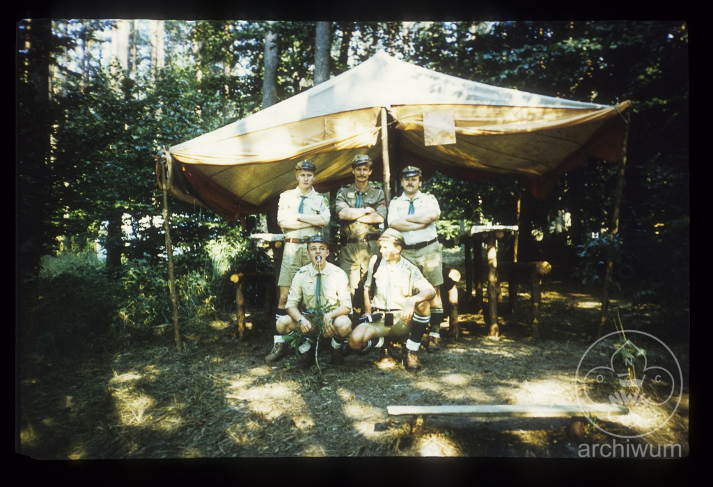 Plik:1990 jezioro Rokiet Obóz 3NDH Niepołomni 13.jpg