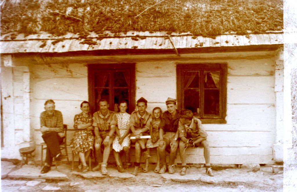 Plik:1957-58 Obóz stały w Bieszczadach. Watra 055 fot. Z.Żochowski.jpg