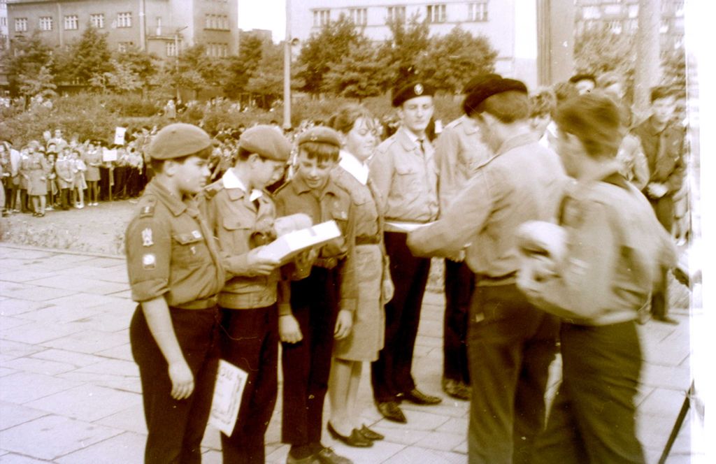 Plik:1966 Odsłonięcie pomnika harcerzy w Gdyni. Watra 057 fot. Z.Żochowski.jpg