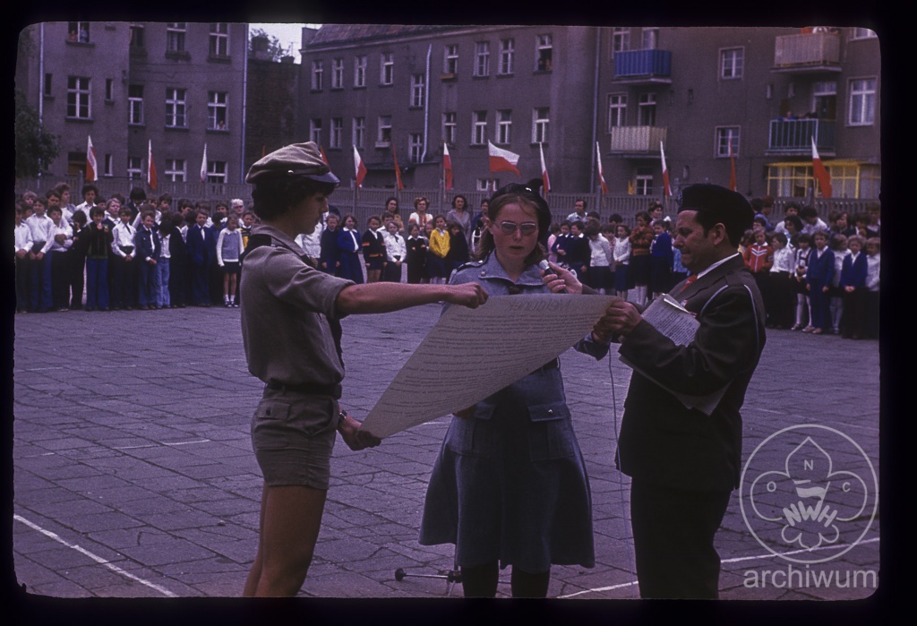 Plik:1979-05 Gdansk wreczenie sztandaru Hufiec Wrzeszcz 15.jpg