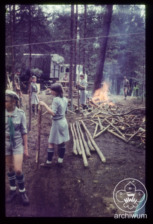 Plik:1982-07 Jezioro Zdrojno k. Osiecznej - Obóz Szczepu Puszcza z Niepołomic nr 002.jpg